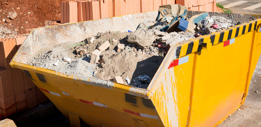 Container mit Bauschutt einer Baustelle