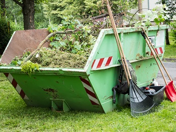 Container mit Gartenabfällen